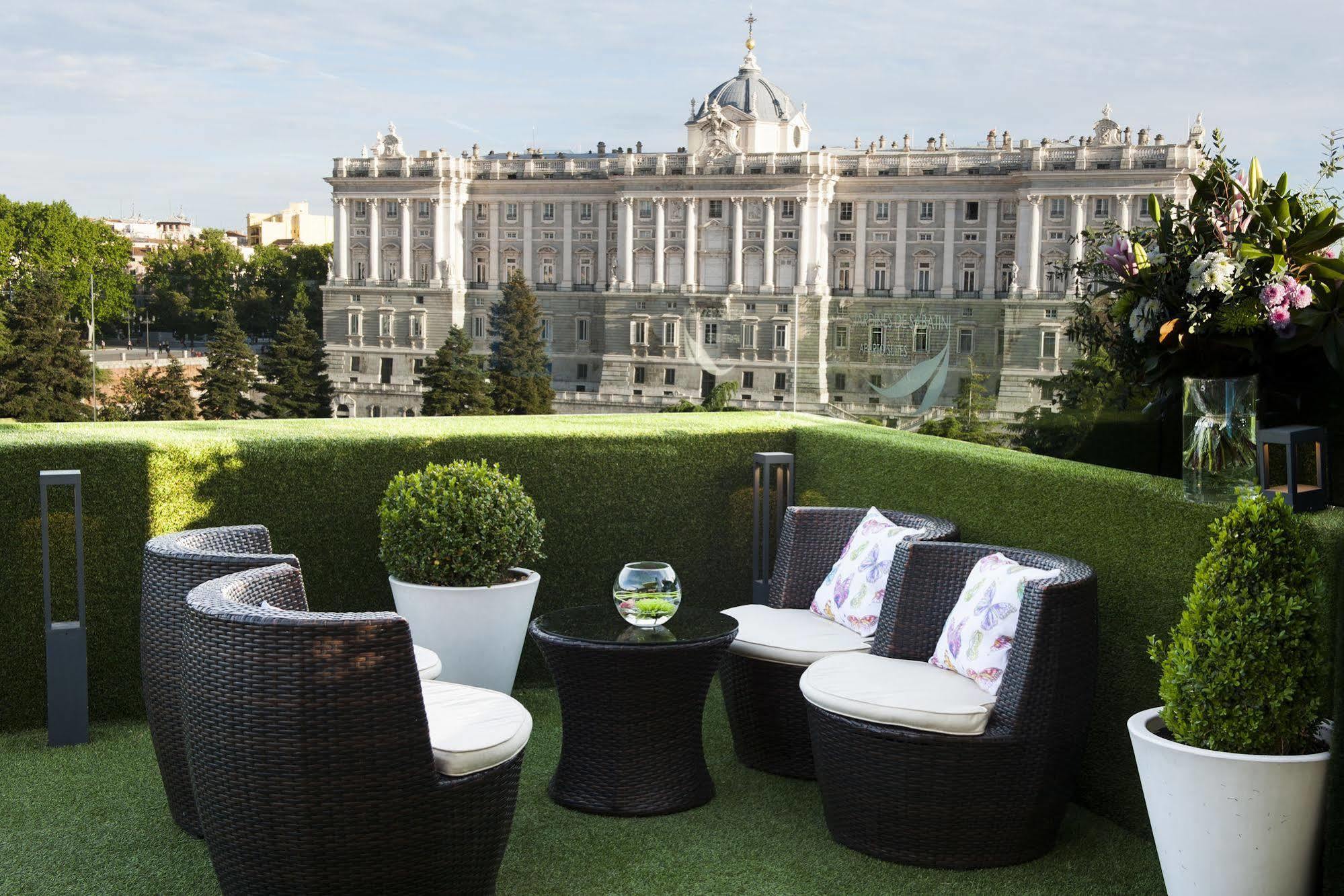 Apartosuites Jardines De Sabatini Madryt Zewnętrze zdjęcie