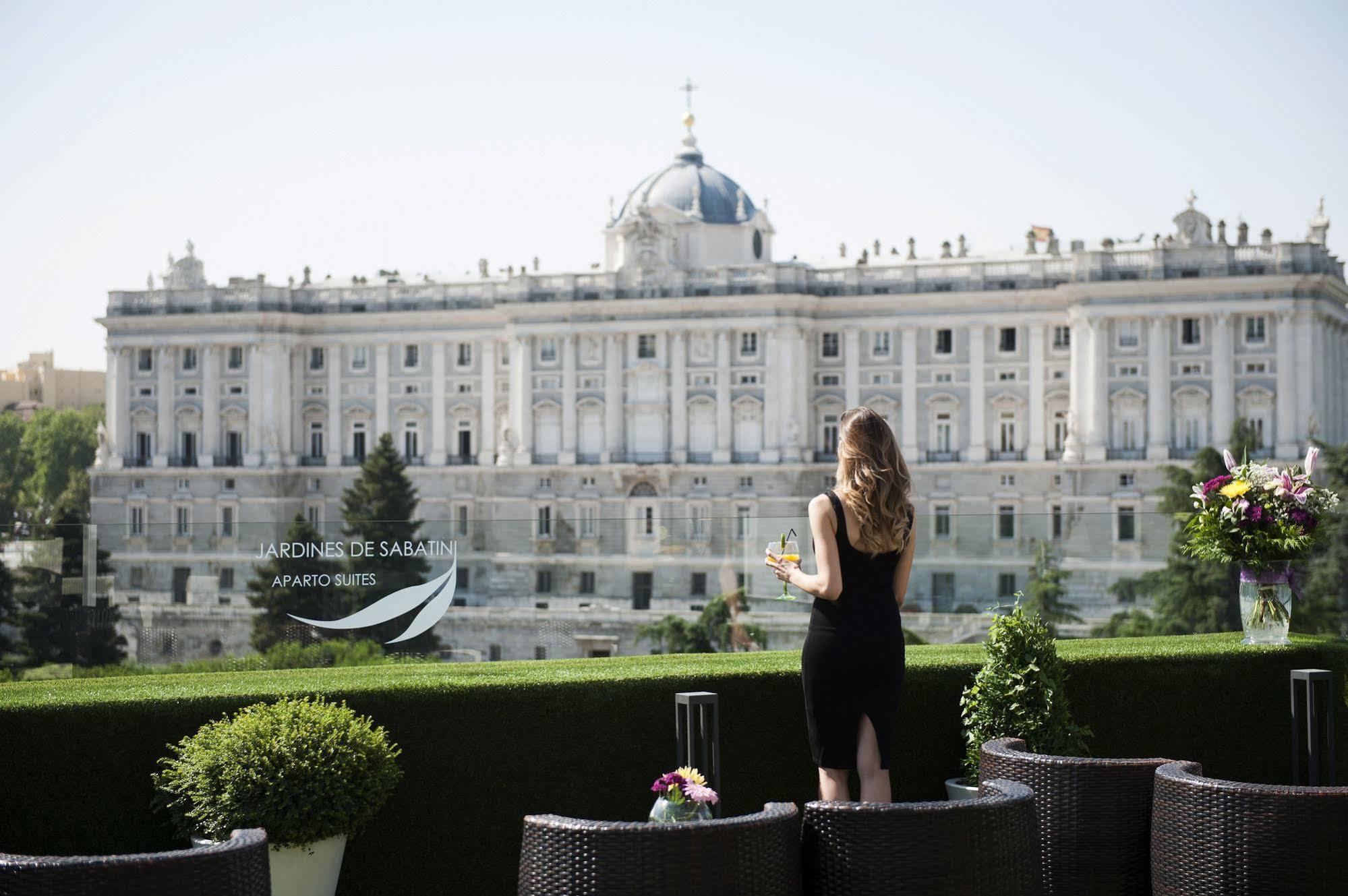 Apartosuites Jardines De Sabatini Madryt Zewnętrze zdjęcie