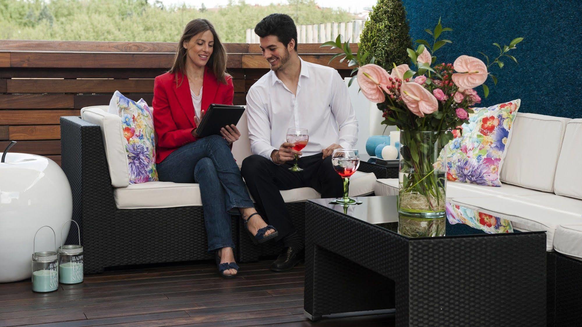 Apartosuites Jardines De Sabatini Madryt Zewnętrze zdjęcie